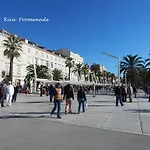Апартаменты Piazza Square Centre *