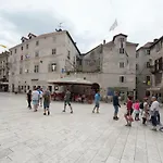 Piazza Square Centre Апартаменты