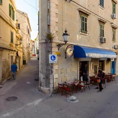 Daire Piazza Square Centre