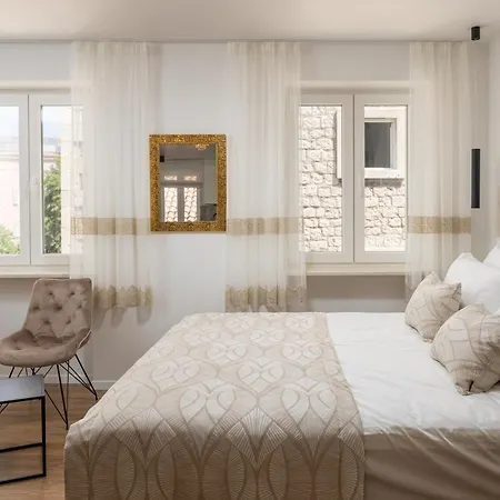 Daire Piazza Square Centre *