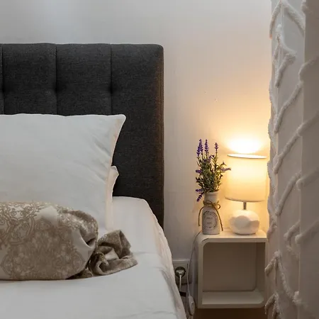 Daire Piazza Square Centre Split