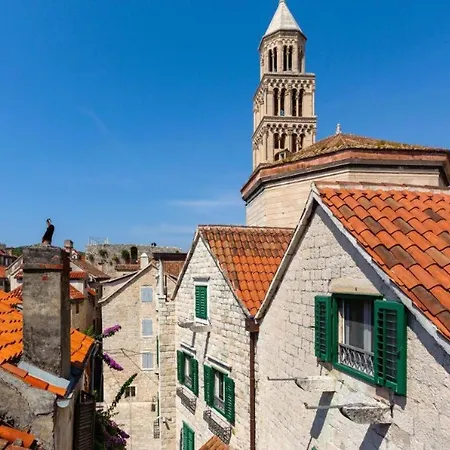 Piazza Square Centre *