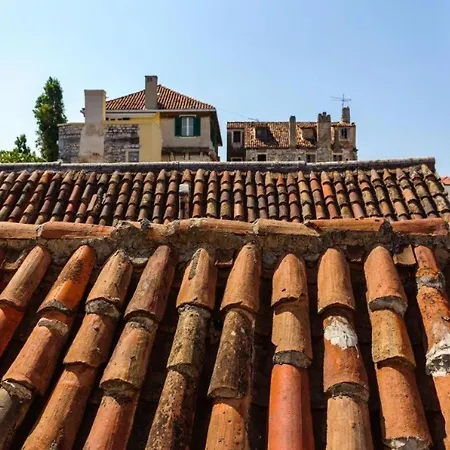 Piazza Square Centre Apartment *