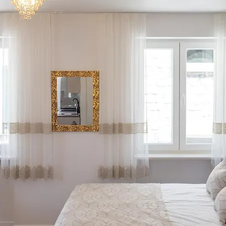 Piazza Square Centre * Σπλιτ