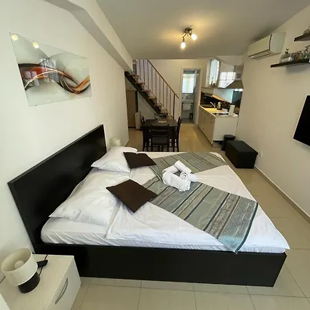 Apartman Piazza Square City Top Centre Split