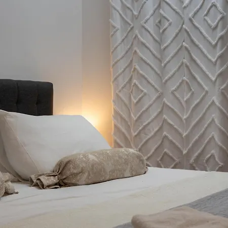 Piazza Square City Top Centre Apartment Split