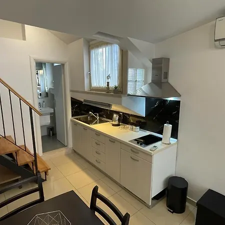 Piazza Square City Top Centre Apartment Split