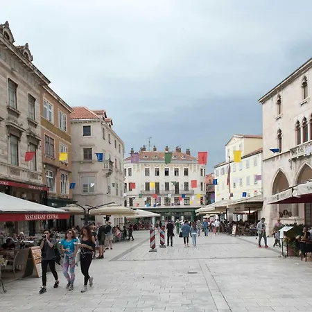 Piazza Square City Top Centre * Split